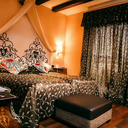 Готель Rigat Park & 5*