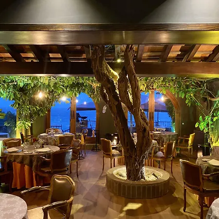 Rigat Park & Λορέτ Ντε Μαρ